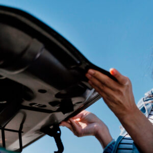 Entenda quando é hora de trocar o capô e como escolher uma peça de qualidade com o catálogo da Centauro Auto Parts.