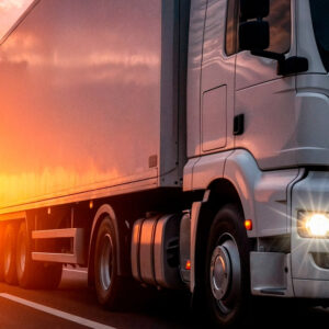 Entenda quando é hora de restaurar ou substituir peças de lataria para caminhões e saiba escolher o fornecedor ideal.