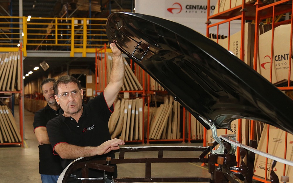 Entenda por que o capô automotivo exige qualidade, compatibilidade e bom acabamento para elevar o padrão dos reparos automotivos.